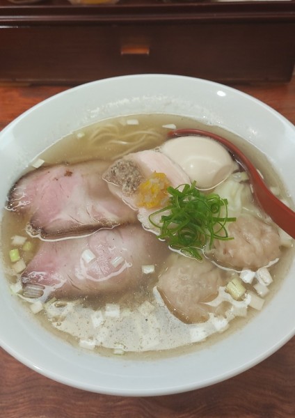 「特製塩そば」@三馬路 東京店の写真