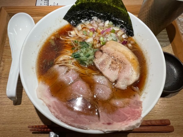 「淡麗中華そば　￥９５０」@おダシと銀しゃり 中華そば二兎の写真