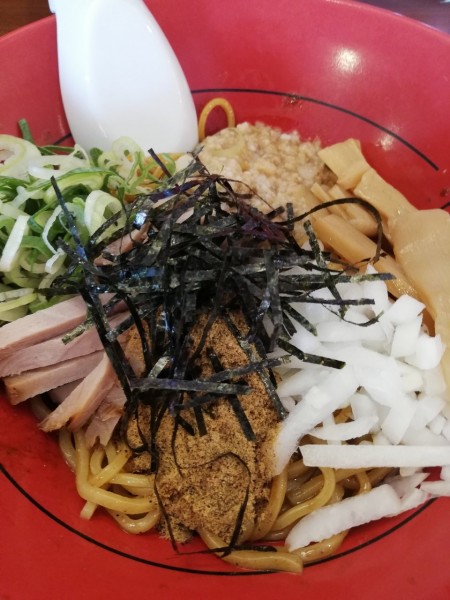 「【限定】煮干しまぜそば」@ラーメン魁力屋 北越谷店の写真