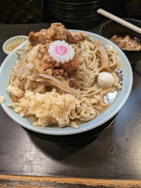 「ラーメン少ニンニク多め生姜ダレアブラマシ」@自家製麺 No11の写真