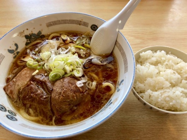 「ねぎチャーシューメン 800円 ＋ ライス 130円」@手打ラーメン 長八の写真