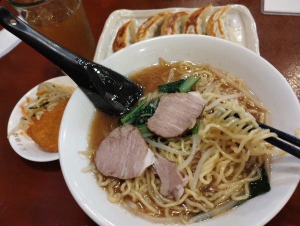 「ランチ 味噌ラーメン＋焼き餃子5個(750)」@24時間 餃子酒場 青物横丁店の写真