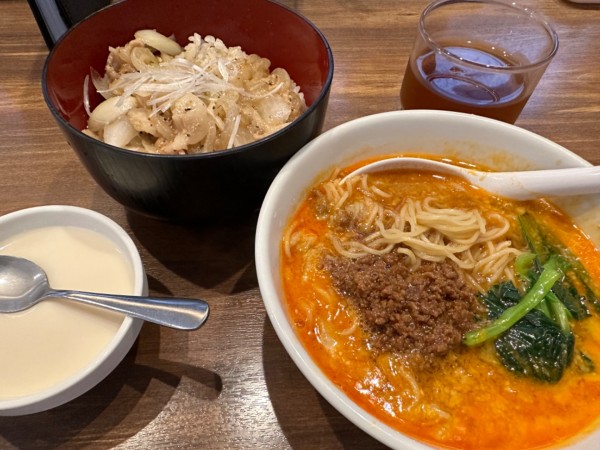 「日替り定食（豚バラ塩焼肉丼＋半担々麺）1,100円」@陳麻家 高崎駅西口店の写真