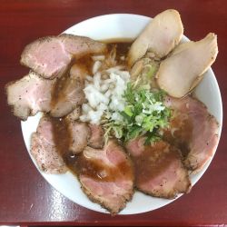 背脂煮干しラーメン　チャーシュートッピング