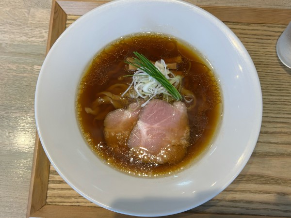 「地鶏としじみの中華蕎麦〈醤油〉1,000円」@宍道湖しじみ中華蕎麦 琥珀 東京本店の写真