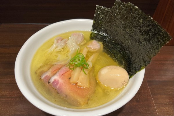 「【限定】名古屋コーチンの極上炙り肉中華そば 塩 ワンタン」@寿製麺 よしかわ 西台駅前店の写真