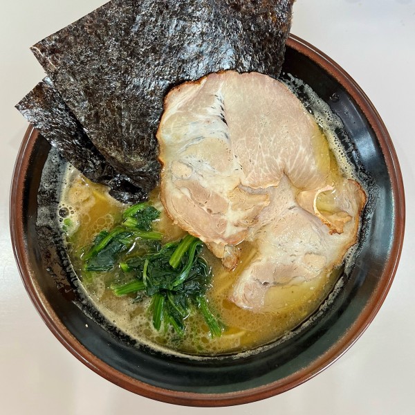 「家系ラーメン（850円）」@つけ麺 HIROの写真