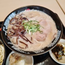 ラーメン(860円)