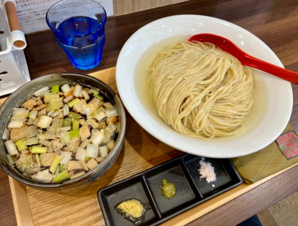 「昆布水つけ麺＋合盛りワンタン」@麺や 谷口の写真