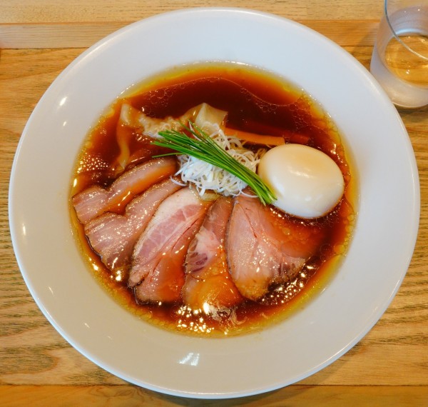 「特製中華蕎麦＜醤油＞（手もみ麺）」@宍道湖しじみ中華蕎麦 琥珀 東京本店の写真