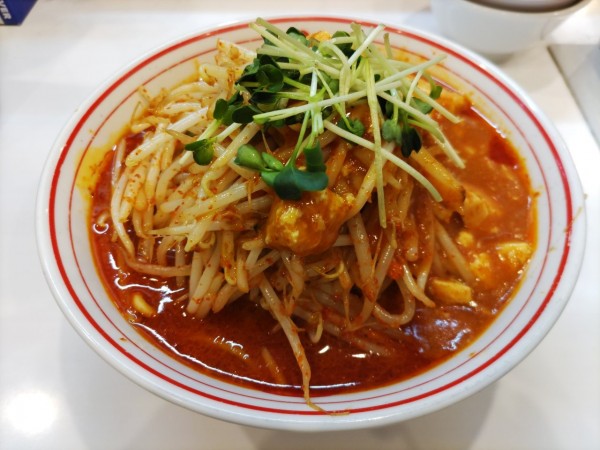 「北極火山+生卵」@蒙古タンメン 中本 柏店の写真