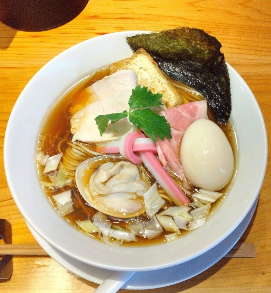 「蛤SOBA 1500円＋味玉 150円」@Ginza Noodles むぎとオリーブの写真