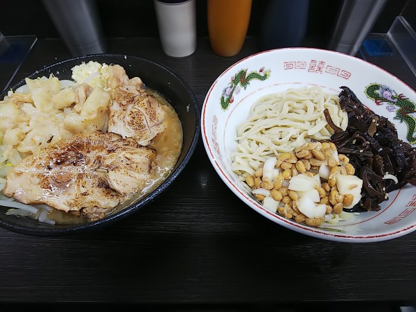 「つけ麺少なめ たまねぎ納豆」@ラーメン二郎 川越店の写真
