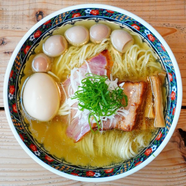 「味玉鶏ソバ潮＋うずらの味玉＋サッポロラガービール」@The Noodles & Saloon Kiriyaの写真