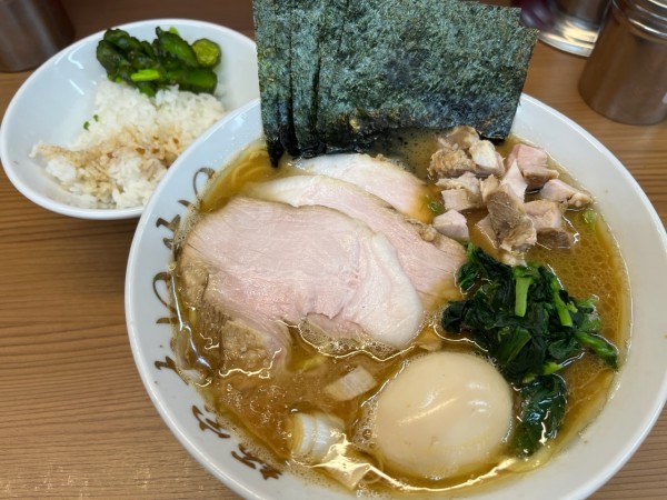 「上特選ラーメン（中）+ライス（サービス）」@麺家 たいせいの写真