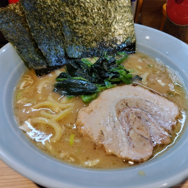 「豚骨ラーメン 醤油 730円」@横浜家系らーめん 戸手家の写真