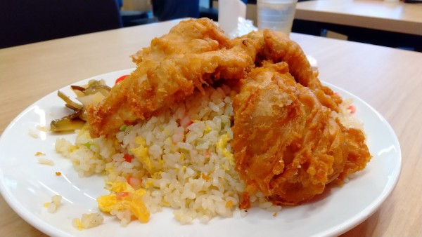 「#チキンチャーハン #1045円」@ラーメン中華食堂 新世 出来野店の写真