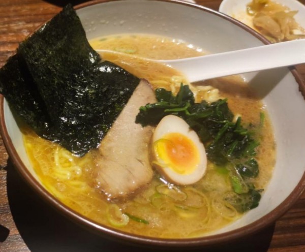 「ラーメン豚骨醤油」@究極ラーメン 横濱家 東名川崎店の写真
