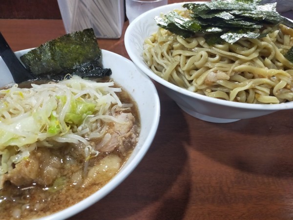 「ごまにんにく・大600（にんにく少な目）」@D麺の写真