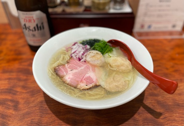 「魚介出汁の冷やし塩そば¥1400」@三馬路 東京店の写真
