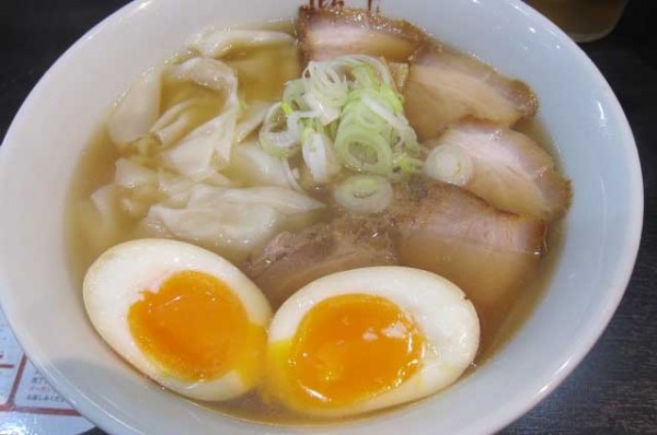 「喜多方ワンタンラーメン 960円+味玉 120円」@喜多方ラーメン 坂内 浅草店の写真