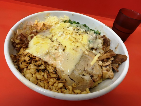 「まぜそば中＋炙りチーズ・くずし豚」@らー麺 ぶたのジョーの写真