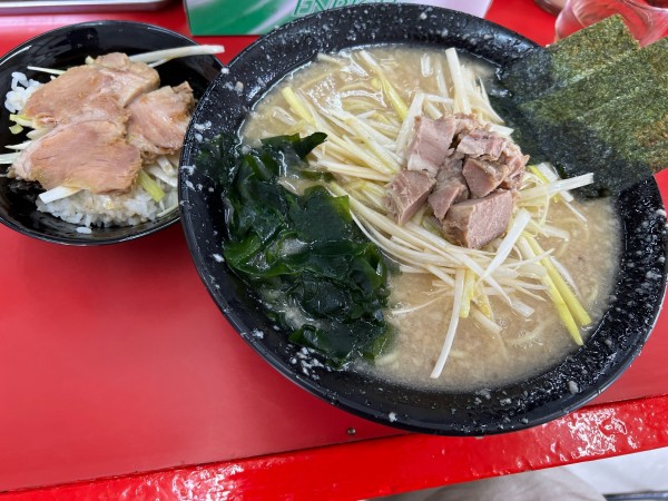 「ネギラーメン大盛り　ネギチャーシュー丼」@ラーメン力○の写真