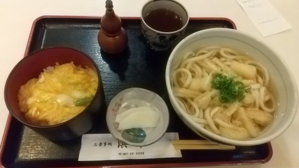 「麺セット（刻み揚うどん、ミニ玉子丼）600円」@浜市の写真