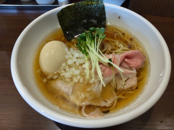 「端麗煮干し醤油そば、味玉」@自家製麺 まかないへきるの写真
