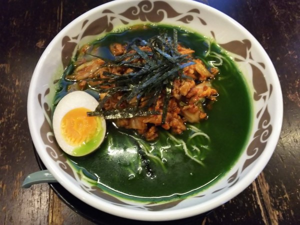 「【限定】ニラキムチの煮干蕎麦　950円」@煮干結社 弘前店の写真