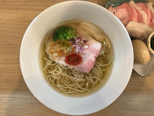 「特製中華そば塩」@中華そば 麦の星の写真