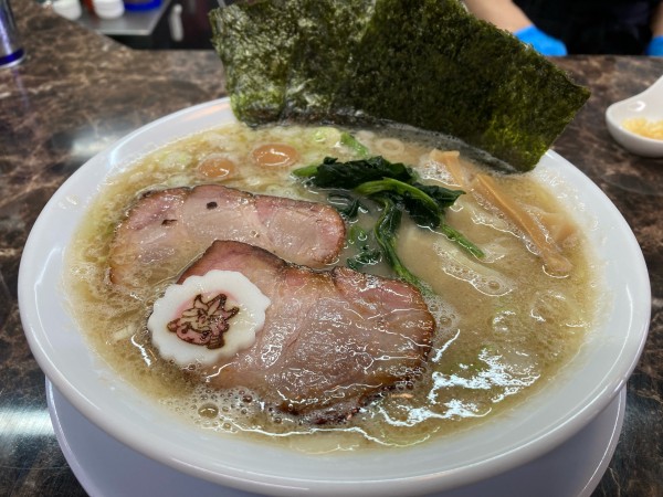 「横浜とんこつ（限定）」@ら～めん かり屋の写真