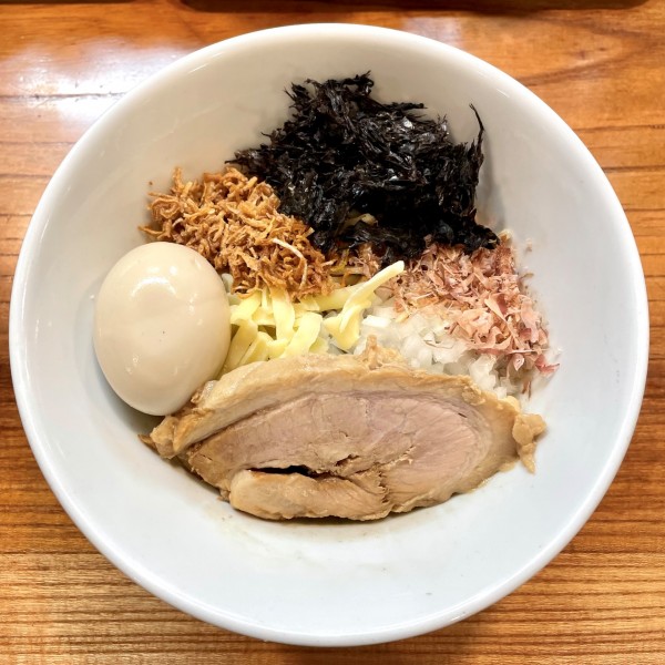 「【今週の限定】烏賊香る濃厚煮干まぜそば ￥800」@アメノオトの写真