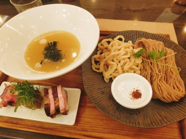「挽きたて小麦麺ともち餅麺の弐色つけ麺」@MENSHOの写真