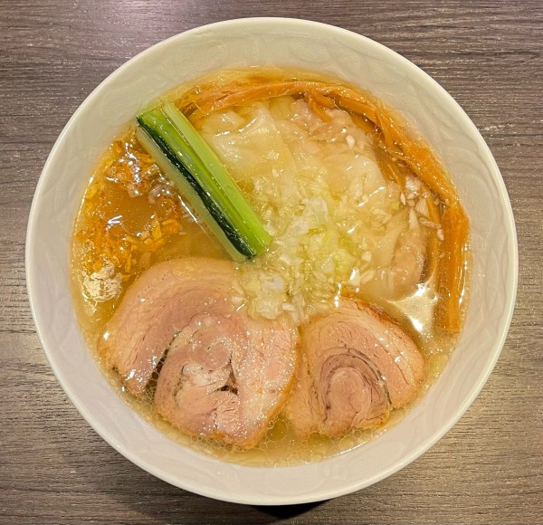 「塩ワンタン麺、チャーシューごはん」@支那そばや 本店の写真