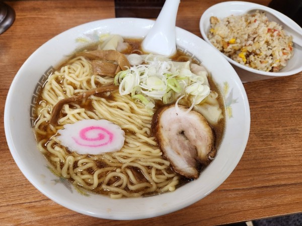 「ワンタンメン　半チャーハン」@東輝の写真