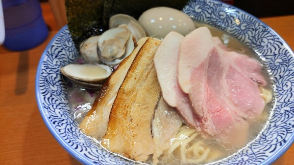 「はまぐり出汁 特製蛤塩そば・麺の大盛り・３ケはまぐり」@中華そば 円月の写真
