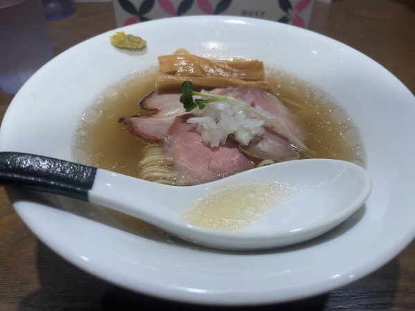 「牡蠣塩らぁ麺」@RAMEN and TSUKEMEN Number.6の写真