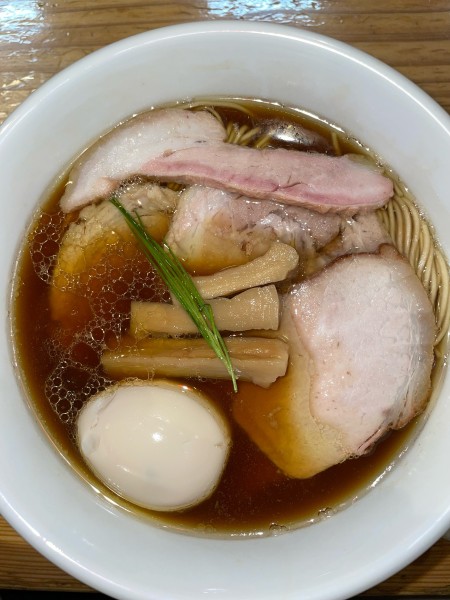 「醤油の純鶏（じゅんとり）そば　特製トッピング」@自家製麺 うろたの写真