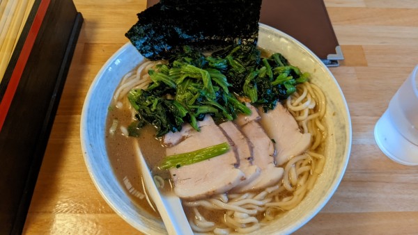 「チャーシューメン大盛り+ほうれん草」@家系ラーメンおま屋 佐原店の写真