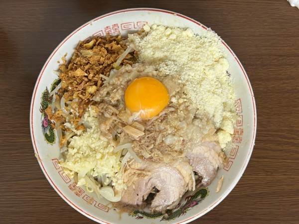 「小ラーメン(豚2枚) 830円　汁なし 100円　粉チーズ 10」@ラーメン二郎 横浜関内店の写真