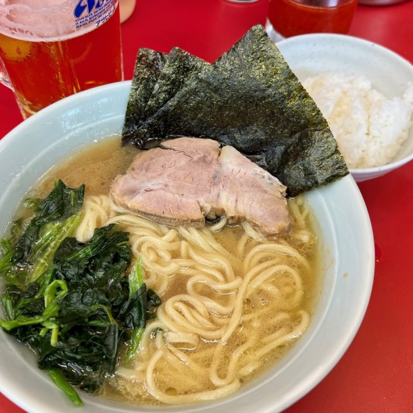 「ラーメン（並）麺やわらかめ＋ごはん＋生ビール」@横浜ラーメン 武蔵家 大井町店の写真
