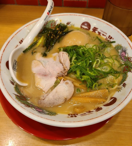 「味付け煮たまごラーメン¥1070+ニラにんにく¥200」@天下一品 池袋西口店の写真