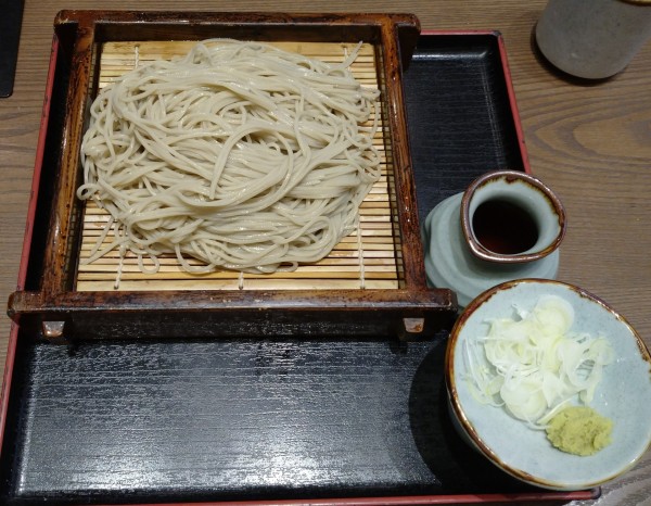 「もりそば（720円）＋大盛り（210円）」@越後 叶家 ラゾーナ川崎店の写真