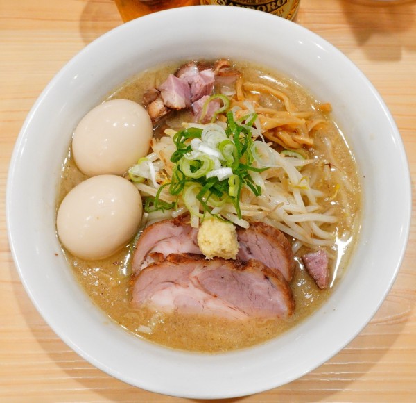 「味噌らーめん＋もやし＋煮玉子×2＋ビール（中瓶）」@三ん寅の写真