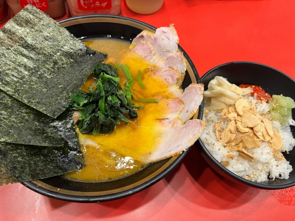 「チャーシューメン ¥1,050　ライス ¥150」@横浜家系総本山 吉村家直系店 ラーメン内田家の写真