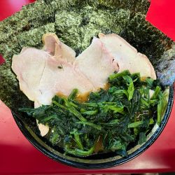 チャーシュー麺油多め、海苔、ほうれん草
