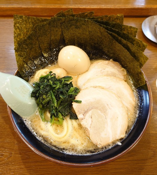 「オールスターラーメン+海苔(990円)」@横浜家系ラーメンとりとんの写真