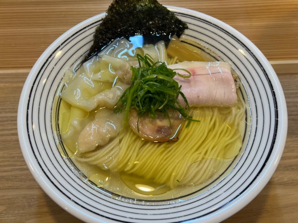 「ワンタン塩そば」@麺道 千鶏の写真