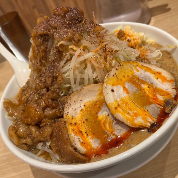 「一七五郎　麺大盛　『コール』 ニンニク・ヤサイアブラマシマシ・シ」@175°DENO担担麺 TOKYOの写真